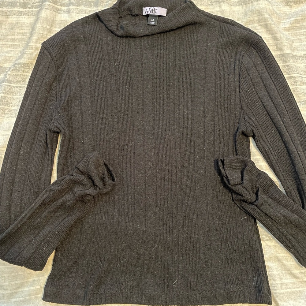 Vylette Black long sleeve top with scrunch cuffs. Size M
